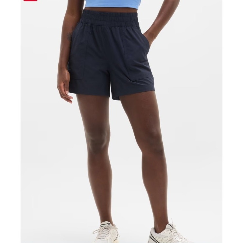 Athleta Women's Wayfind High Rise 5" Short Navy Size Medium Stretch 412782 EUC